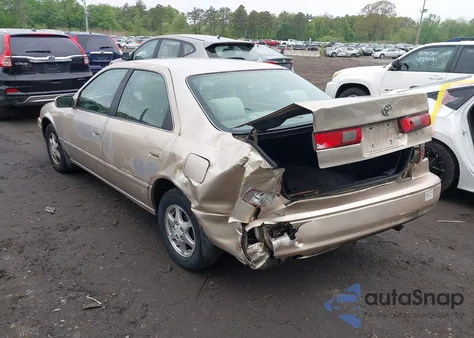 1998 Toyota Camry Xle from USA, damaged, VIN 4T1BG28K2WU288445